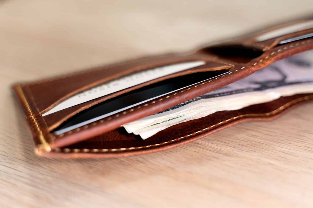Bill Slot and Credit Card slots in the Buffalo Billfold - Mens Bifold Leather Wallet Bill Slot and Credit Card slots in the Buffalo Billfold - Mens Bifold Leather Wallet